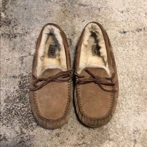 UGG women’s dakota moccasin slippers